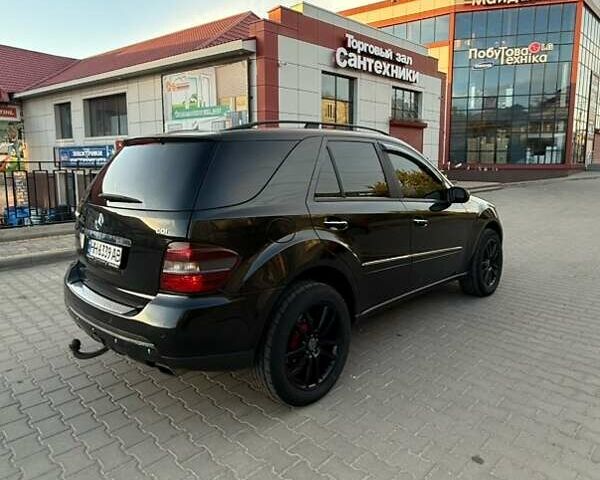 Черный Мерседес М-Класс, объемом двигателя 2.99 л и пробегом 293 тыс. км за 11000 $, фото 6 на Automoto.ua