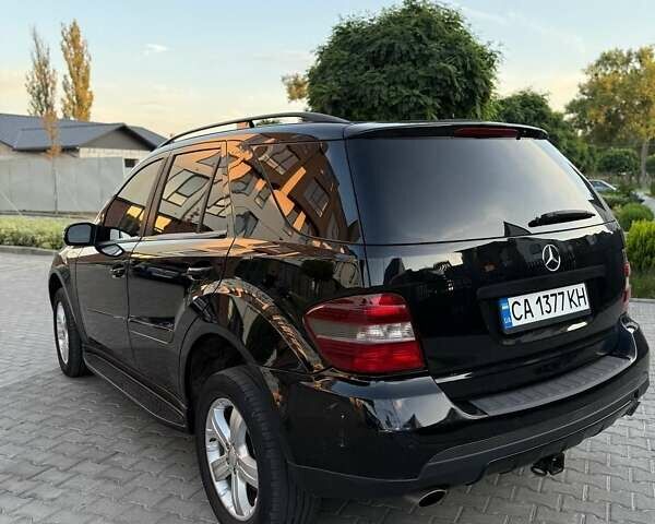 Черный Мерседес М-Класс, объемом двигателя 3.5 л и пробегом 293 тыс. км за 8300 $, фото 3 на Automoto.ua