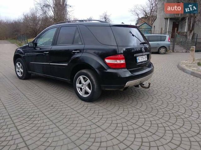 Черный Мерседес М-Класс, объемом двигателя 3 л и пробегом 298 тыс. км за 11000 $, фото 2 на Automoto.ua