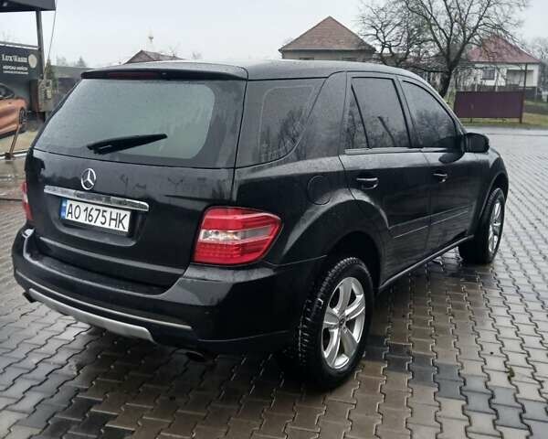 Черный Мерседес М-Класс, объемом двигателя 3 л и пробегом 350 тыс. км за 11400 $, фото 5 на Automoto.ua