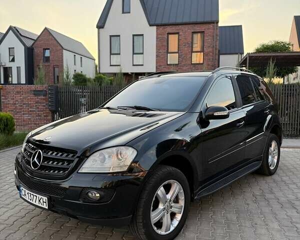 Черный Мерседес М-Класс, объемом двигателя 3.5 л и пробегом 293 тыс. км за 8300 $, фото 5 на Automoto.ua