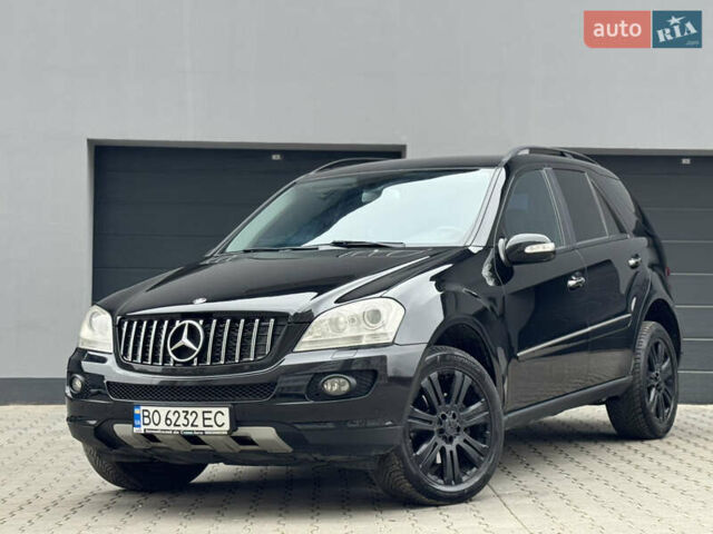 Черный Мерседес М-Класс, объемом двигателя 3 л и пробегом 386 тыс. км за 10999 $, фото 1 на Automoto.ua