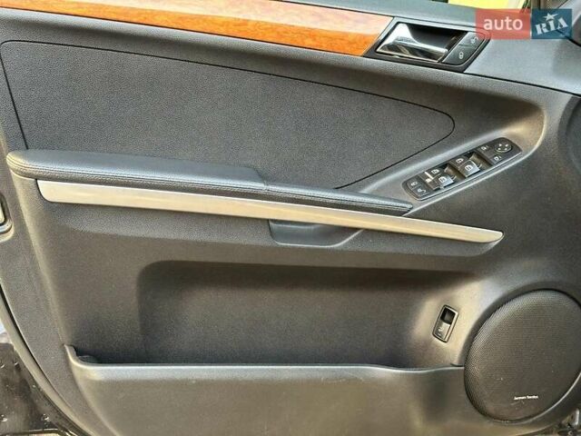 Черный Мерседес М-Класс, объемом двигателя 3.5 л и пробегом 214 тыс. км за 10940 $, фото 8 на Automoto.ua