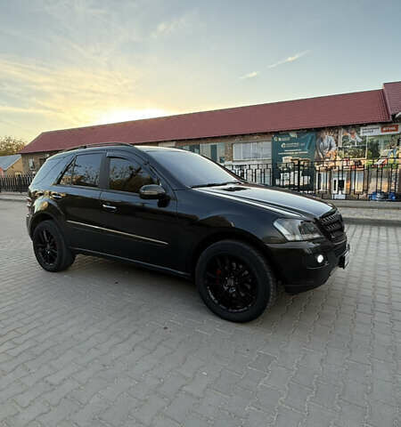 Черный Мерседес М-Класс, объемом двигателя 2.99 л и пробегом 293 тыс. км за 11000 $, фото 4 на Automoto.ua