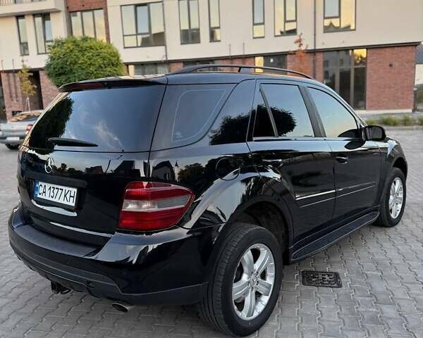 Черный Мерседес М-Класс, объемом двигателя 3.5 л и пробегом 293 тыс. км за 8300 $, фото 6 на Automoto.ua