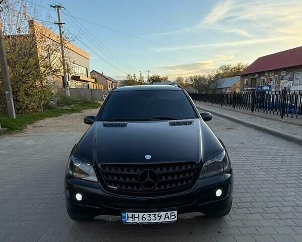 Черный Мерседес М-Класс, объемом двигателя 2.99 л и пробегом 293 тыс. км за 11000 $, фото 1 на Automoto.ua