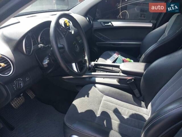 Черный Мерседес М-Класс, объемом двигателя 3 л и пробегом 317 тыс. км за 10000 $, фото 5 на Automoto.ua