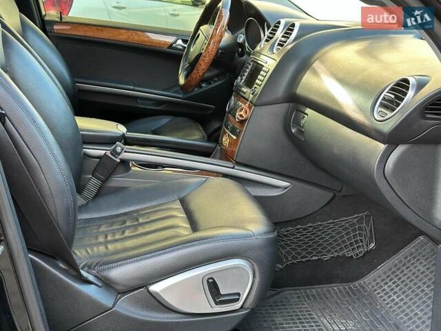 Черный Мерседес М-Класс, объемом двигателя 3.5 л и пробегом 214 тыс. км за 10940 $, фото 22 на Automoto.ua