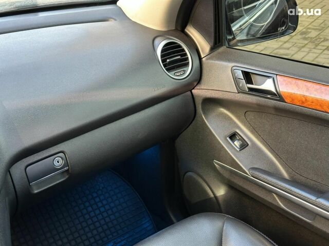 Черный Мерседес М-Класс, объемом двигателя 3.5 л и пробегом 214 тыс. км за 10940 $, фото 20 на Automoto.ua