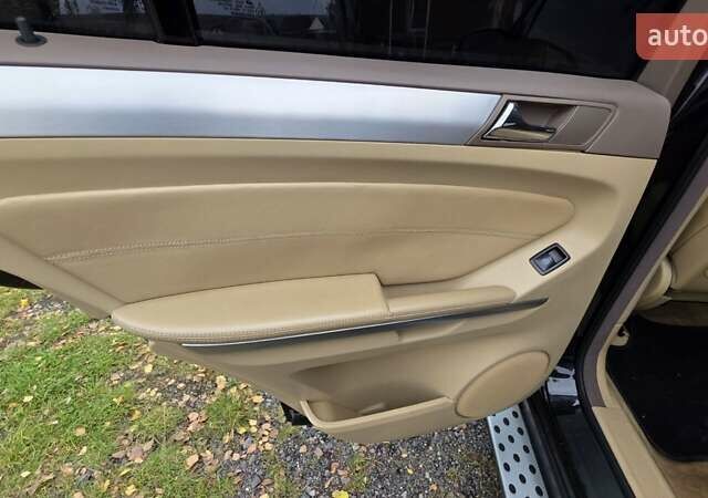 Чорний Мерседес М-Клас, об'ємом двигуна 6.2 л та пробігом 286 тис. км за 10599 $, фото 27 на Automoto.ua