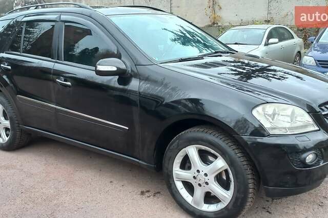 Чорний Мерседес М-Клас, об'ємом двигуна 3 л та пробігом 350 тис. км за 10500 $, фото 1 на Automoto.ua