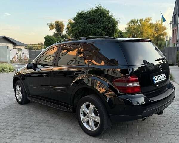 Черный Мерседес М-Класс, объемом двигателя 3.5 л и пробегом 293 тыс. км за 8300 $, фото 1 на Automoto.ua