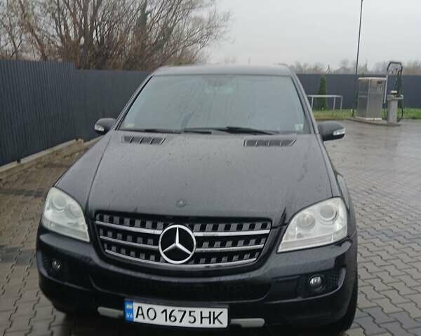 Черный Мерседес М-Класс, объемом двигателя 3 л и пробегом 350 тыс. км за 11400 $, фото 1 на Automoto.ua