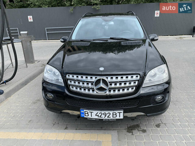 Чорний Мерседес М-Клас, об'ємом двигуна 3 л та пробігом 299 тис. км за 13200 $, фото 4 на Automoto.ua