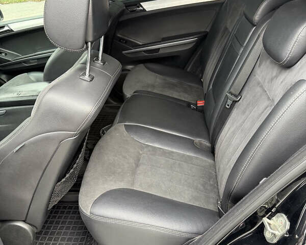 Черный Мерседес М-Класс, объемом двигателя 3.5 л и пробегом 250 тыс. км за 7900 $, фото 7 на Automoto.ua