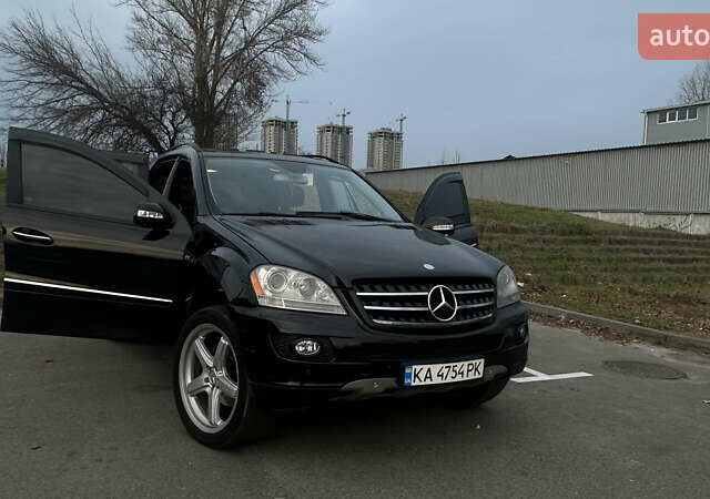 Черный Мерседес М-Класс, объемом двигателя 4.97 л и пробегом 335 тыс. км за 10500 $, фото 3 на Automoto.ua