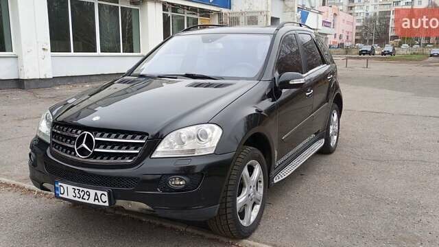 Черный Мерседес М-Класс, объемом двигателя 3.5 л и пробегом 176 тыс. км за 9000 $, фото 16 на Automoto.ua