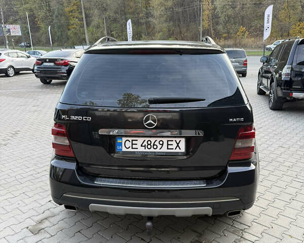 Черный Мерседес М-Класс, объемом двигателя 2.99 л и пробегом 385 тыс. км за 10500 $, фото 6 на Automoto.ua