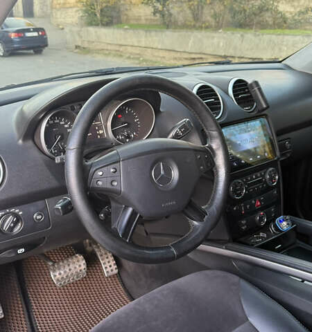 Черный Мерседес М-Класс, объемом двигателя 2.99 л и пробегом 293 тыс. км за 11000 $, фото 15 на Automoto.ua