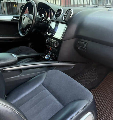 Черный Мерседес М-Класс, объемом двигателя 2.99 л и пробегом 293 тыс. км за 11000 $, фото 16 на Automoto.ua