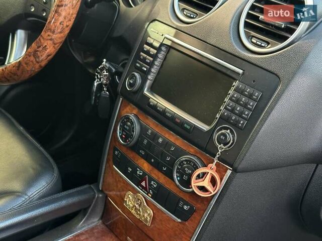Черный Мерседес М-Класс, объемом двигателя 3.5 л и пробегом 214 тыс. км за 10940 $, фото 25 на Automoto.ua