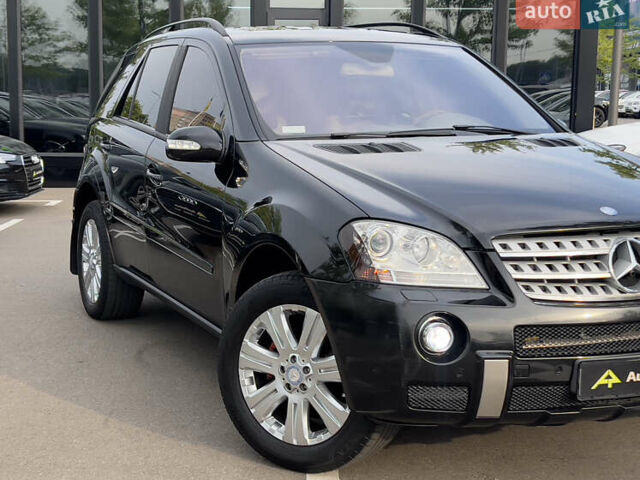 Черный Мерседес М-Класс, объемом двигателя 3.5 л и пробегом 282 тыс. км за 8777 $, фото 1 на Automoto.ua