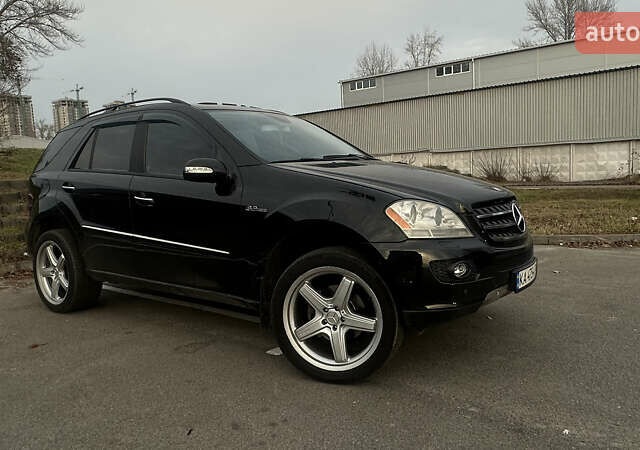 Черный Мерседес М-Класс, объемом двигателя 4.97 л и пробегом 335 тыс. км за 10500 $, фото 1 на Automoto.ua