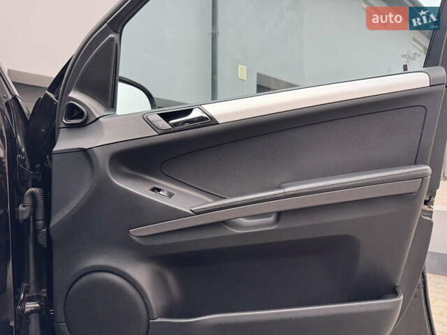 Черный Мерседес М-Класс, объемом двигателя 3 л и пробегом 386 тыс. км за 10999 $, фото 31 на Automoto.ua