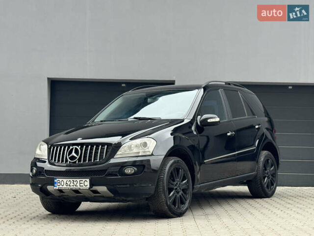 Черный Мерседес М-Класс, объемом двигателя 3 л и пробегом 386 тыс. км за 10999 $, фото 2 на Automoto.ua