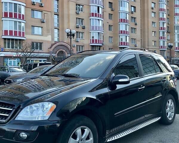 Черный Мерседес М-Класс, объемом двигателя 3.5 л и пробегом 220 тыс. км за 8000 $, фото 6 на Automoto.ua