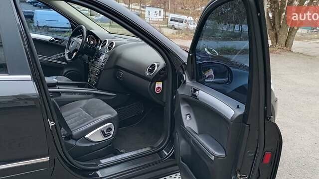 Черный Мерседес М-Класс, объемом двигателя 3.5 л и пробегом 176 тыс. км за 9000 $, фото 5 на Automoto.ua