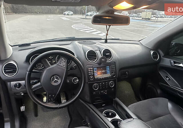 Черный Мерседес М-Класс, объемом двигателя 4.97 л и пробегом 335 тыс. км за 10500 $, фото 4 на Automoto.ua