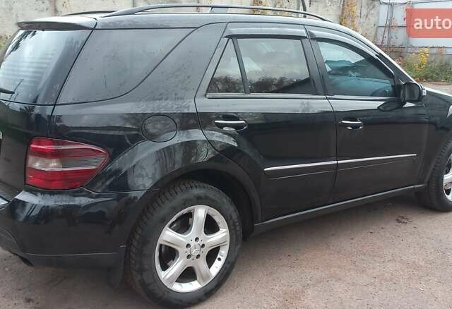 Чорний Мерседес М-Клас, об'ємом двигуна 3 л та пробігом 350 тис. км за 10500 $, фото 4 на Automoto.ua