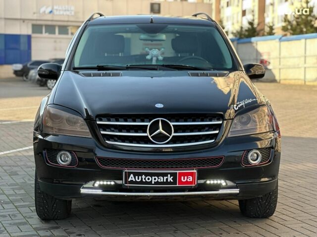 Черный Мерседес М-Класс, объемом двигателя 3.5 л и пробегом 214 тыс. км за 10940 $, фото 1 на Automoto.ua