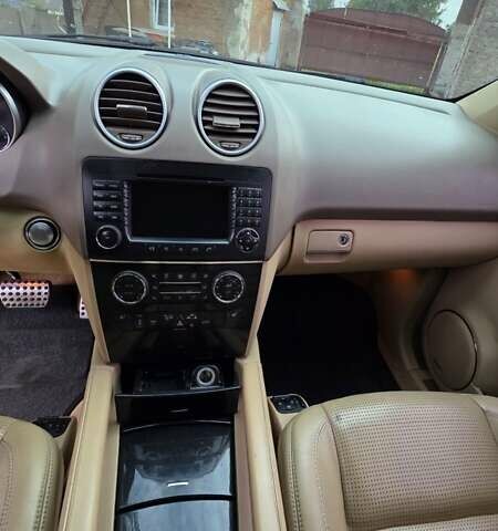 Чорний Мерседес М-Клас, об'ємом двигуна 6.2 л та пробігом 286 тис. км за 10599 $, фото 21 на Automoto.ua