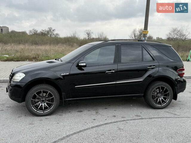 Черный Мерседес М-Класс, объемом двигателя 3.5 л и пробегом 250 тыс. км за 7900 $, фото 2 на Automoto.ua