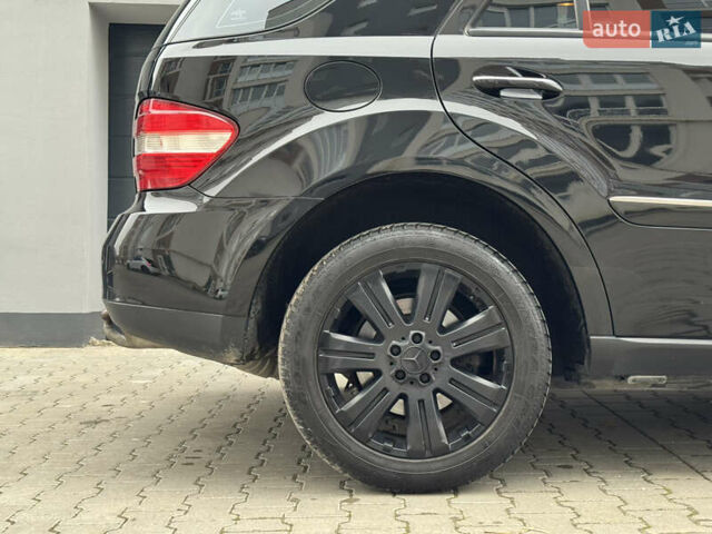 Черный Мерседес М-Класс, объемом двигателя 3 л и пробегом 386 тыс. км за 10999 $, фото 7 на Automoto.ua