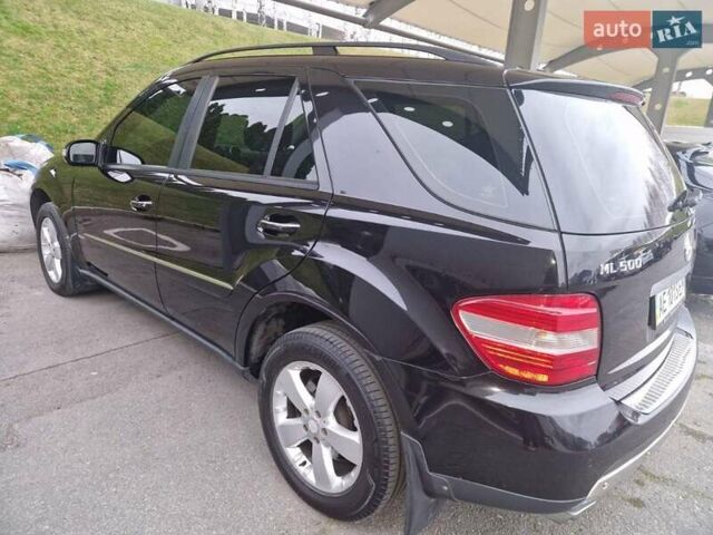 Чорний Мерседес М-Клас, об'ємом двигуна 4.97 л та пробігом 187 тис. км за 10000 $, фото 3 на Automoto.ua