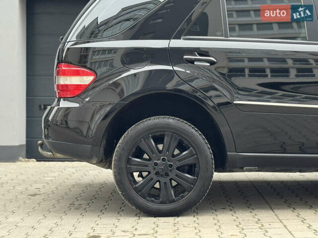 Черный Мерседес М-Класс, объемом двигателя 3 л и пробегом 386 тыс. км за 10999 $, фото 9 на Automoto.ua