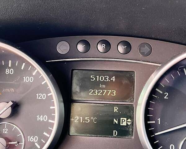 Черный Мерседес М-Класс, объемом двигателя 3.5 л и пробегом 233 тыс. км за 9300 $, фото 10 на Automoto.ua
