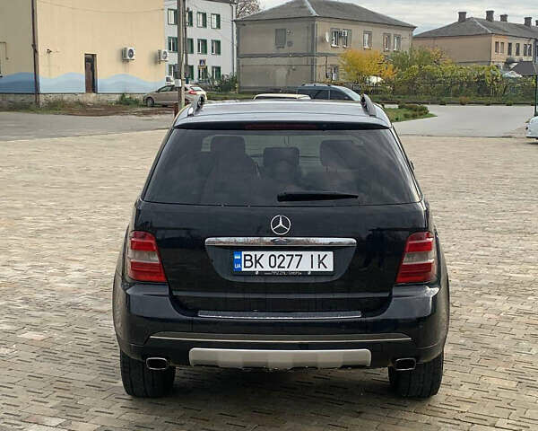 Чорний Мерседес М-Клас, об'ємом двигуна 2.99 л та пробігом 367 тис. км за 10000 $, фото 5 на Automoto.ua