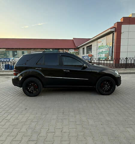 Черный Мерседес М-Класс, объемом двигателя 2.99 л и пробегом 293 тыс. км за 11000 $, фото 5 на Automoto.ua