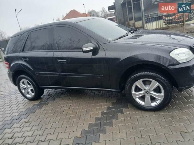 Черный Мерседес М-Класс, объемом двигателя 3 л и пробегом 350 тыс. км за 11400 $, фото 3 на Automoto.ua