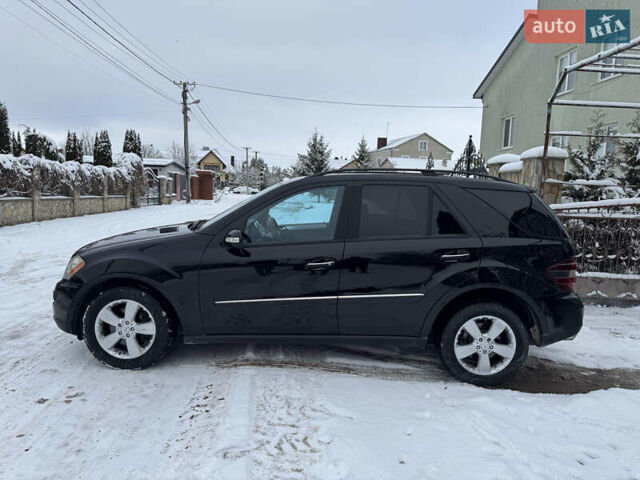 Черный Мерседес М-Класс, объемом двигателя 4.97 л и пробегом 222 тыс. км за 8700 $, фото 8 на Automoto.ua