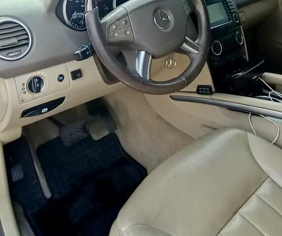 Черный Мерседес М-Класс, объемом двигателя 3.5 л и пробегом 220 тыс. км за 8000 $, фото 8 на Automoto.ua