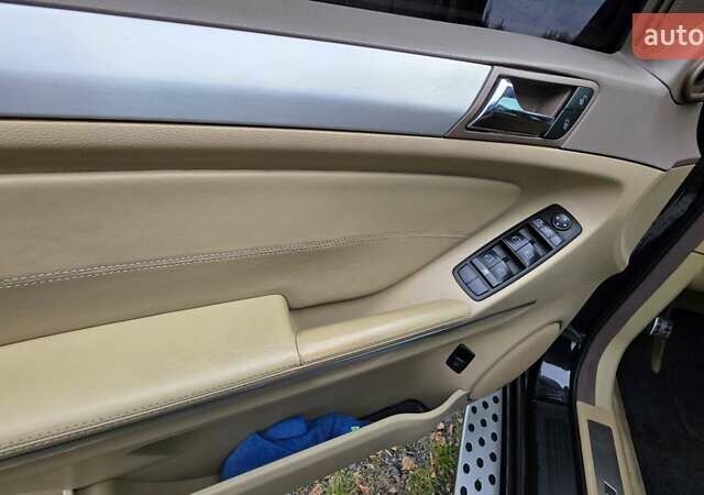 Чорний Мерседес М-Клас, об'ємом двигуна 6.2 л та пробігом 286 тис. км за 10599 $, фото 23 на Automoto.ua