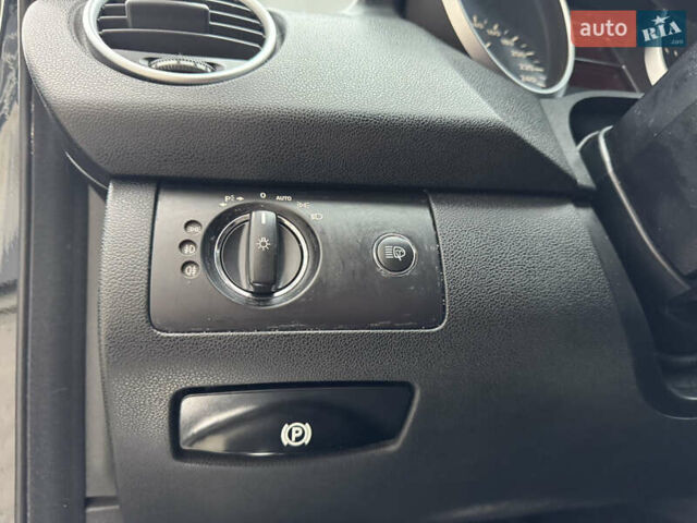 Черный Мерседес М-Класс, объемом двигателя 3 л и пробегом 386 тыс. км за 10999 $, фото 23 на Automoto.ua