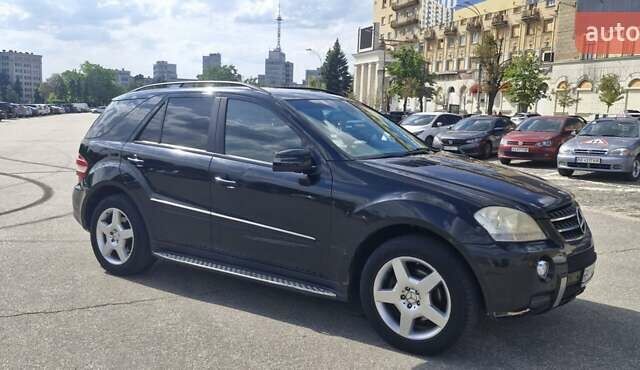 Черный Мерседес М-Класс, объемом двигателя 3.5 л и пробегом 275 тыс. км за 10000 $, фото 33 на Automoto.ua