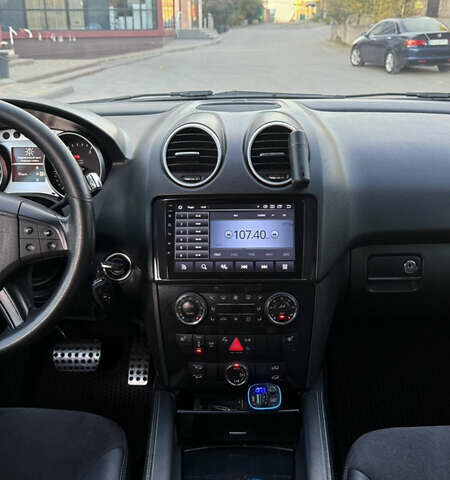 Черный Мерседес М-Класс, объемом двигателя 2.99 л и пробегом 293 тыс. км за 11000 $, фото 13 на Automoto.ua