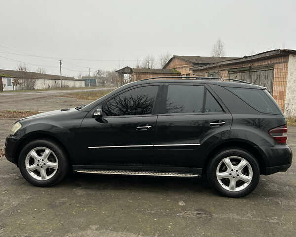 Черный Мерседес М-Класс, объемом двигателя 3 л и пробегом 300 тыс. км за 6599 $, фото 3 на Automoto.ua